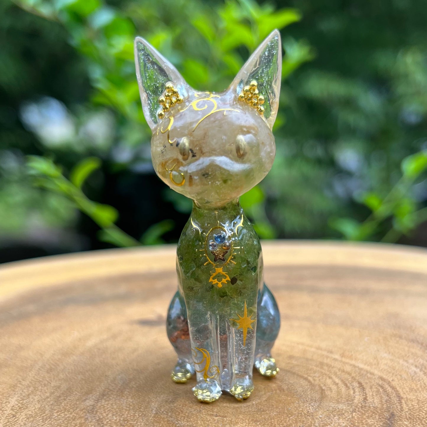 8月の誕生石ペリドット  癒しと豊かさの猫さんオルゴナイト